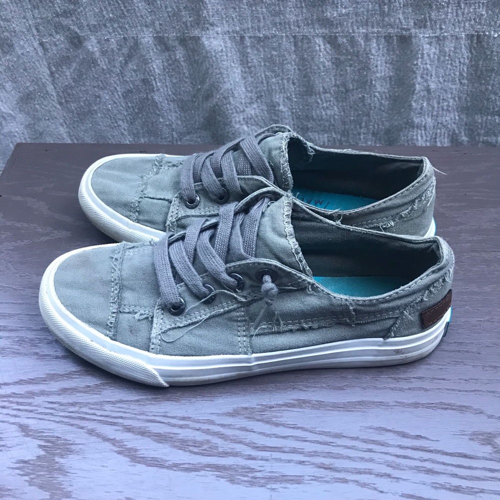 Blowfish: Grey slip-on sneakers size 8